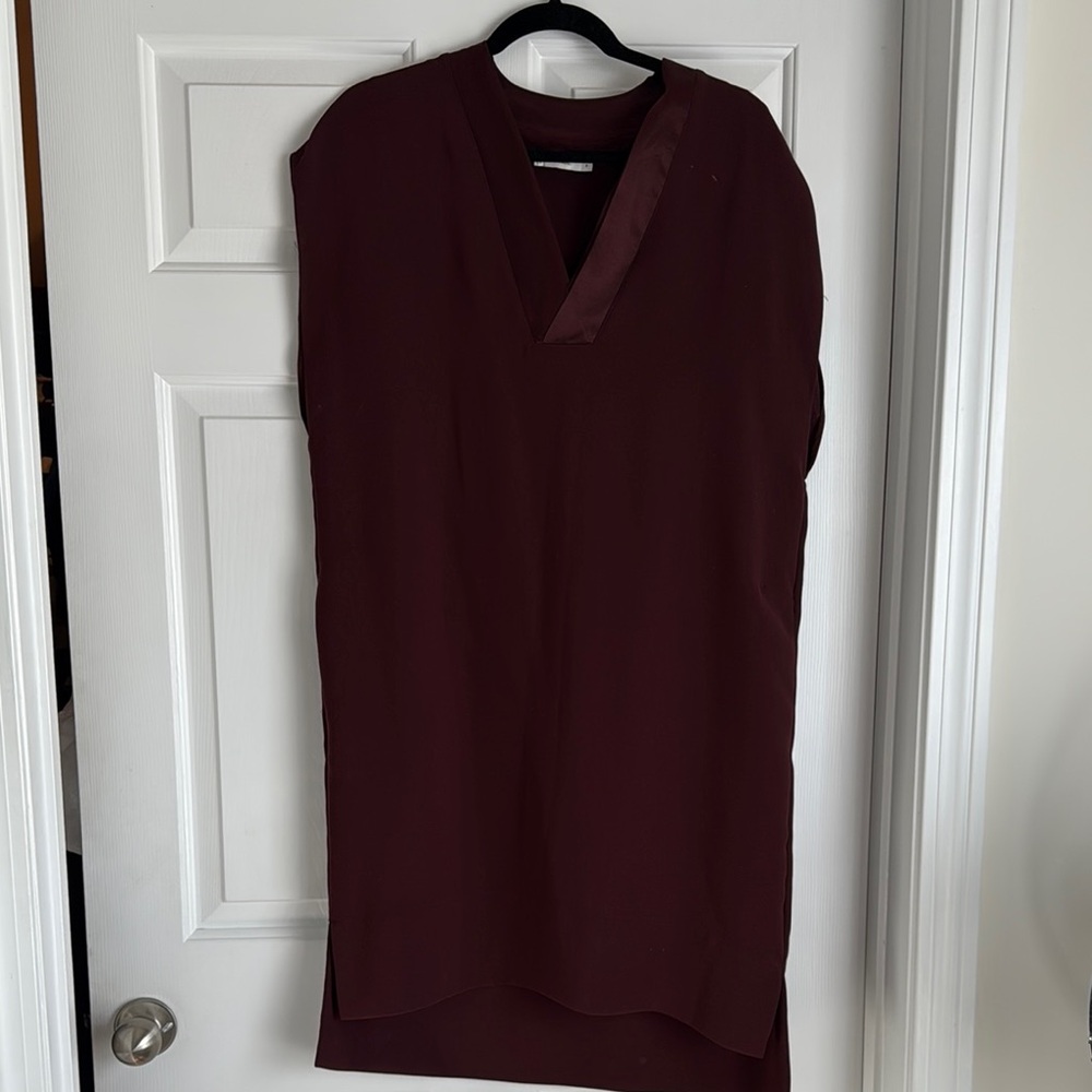 Elegant Burgundy Sleeveless Dress